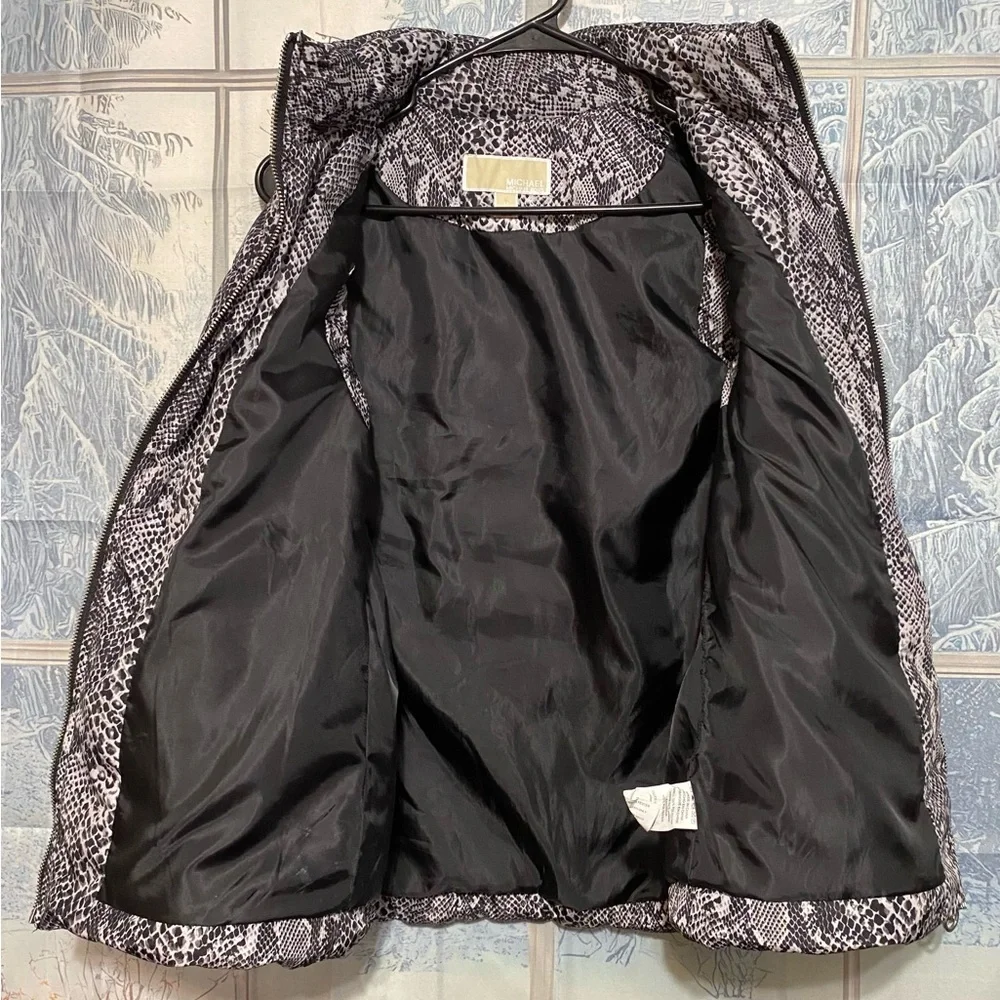 MICHAEL by MICHAEL KORS Black And White Snake Print Quilted Puffer Vest - Picture 7 of 9